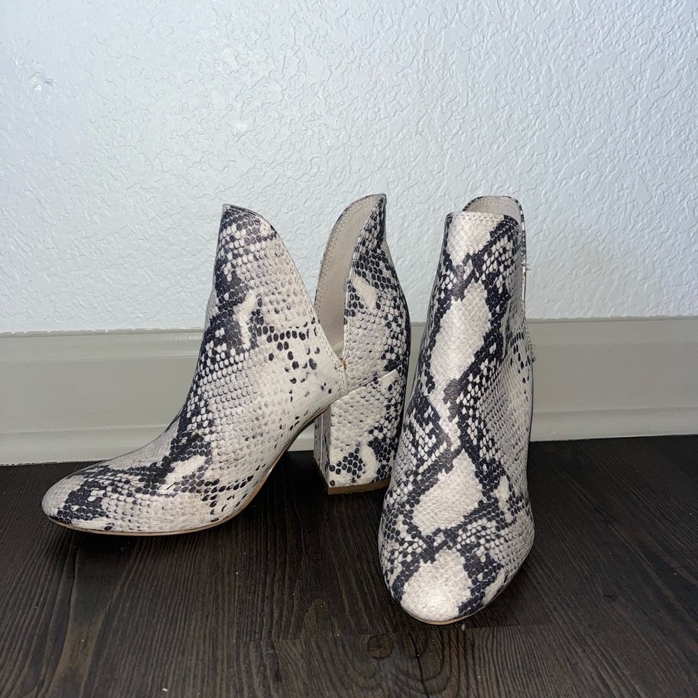 White/gray/black snakeskin Booties